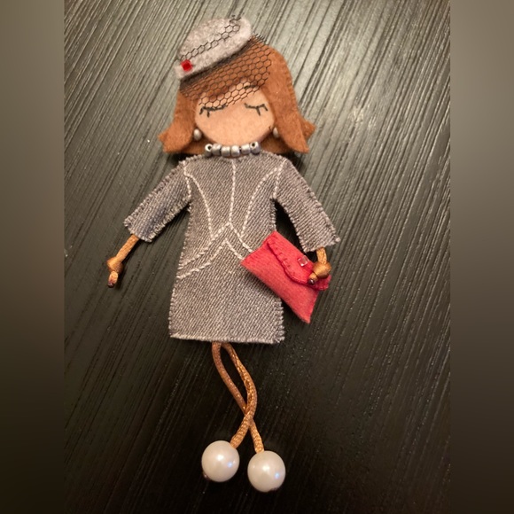 Jewelry - Lady unique pin